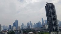 DKI Jakarta berada di peringkat kedua dengan catatan AQI atau indeks kualitas udara di angka 173 atau tidak sehat.