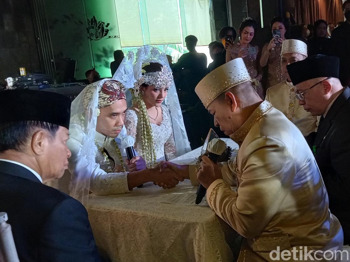 Iqmal Tobing resmi menikah dengan kekasih hati.