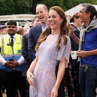 Ibu tiga anak ini pun tampak tertawa puas dengan aksinya sendiri. Foto: Getty Images/WPA Pool
