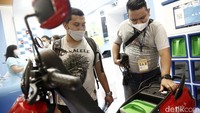 eX 3000 merupakan motor listrik buatan dalam negeri yang diproduksi oleh Alessa Motors Nusantara