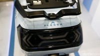 Motor listrik ini hadir dengan 4 varian warna.