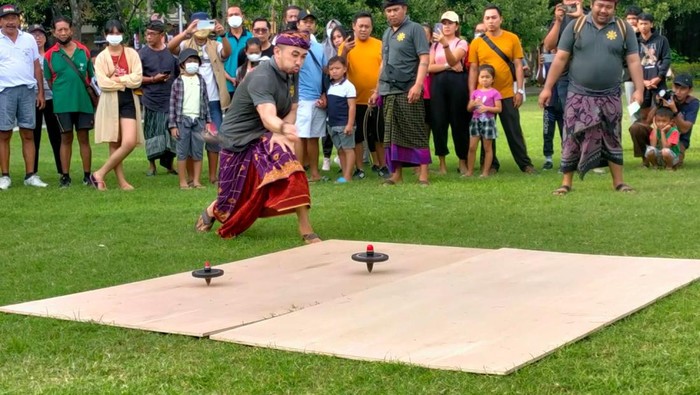 Lomba megangsing di Lapangan Puputan Margarana, Denpasar