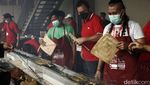 Momen Puan Bakar Ikan untuk Peringati Bulan Bung Karno