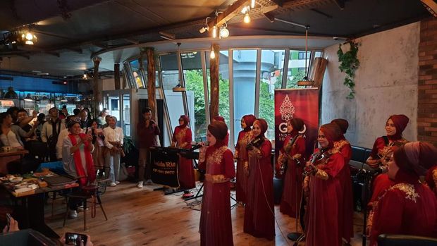 Nasida Ria Live Performance di Bali Bistro kawasan kampus Johannes Gutenberg Universitat Mainz, Kota Mainz, Jerman, Jumat (24/6/2022).