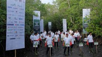 Kegiatan yang digelar OJK tersebut menanam 20 ribu pohon bakau dalam rangka membantu mengurangi emisi gas buang dan menjaga kelestarian lingkungan serta sekaligus untuk mendukung Presidensi G20 Indonesia di Bali.