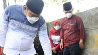 Foto: Benda bersejarah tersebut awalnya diketahui salah satu staf Kelurahan Teluk Pucung. Diduga benda bersejarah tersebut merupakan alat penggilingan tebu (Foto: Dok. Humas Pemkot Bekasi)