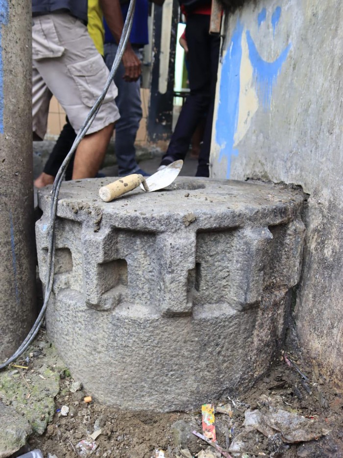 Penampakan Benda Diduga dari Abad 17 di Pinggir Jalan Bekasi (Foto: Dok. Humas Pemkot Bekasi)