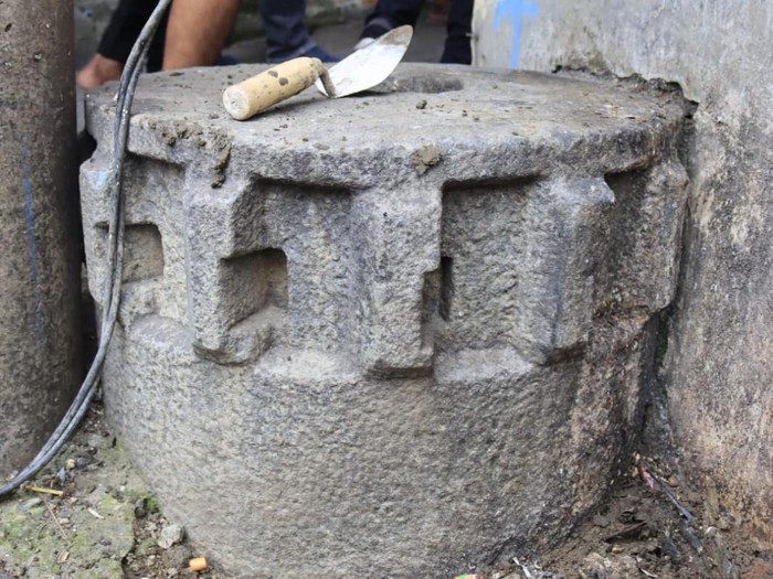 Penampakan Benda Diduga dari Abad 17 di Pinggir Jalan Bekasi (Foto: Dok. Humas Pemkot Bekasi)