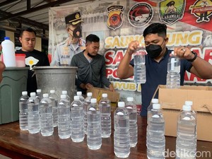 Polisi Buru Pemodal Miras Oplosan Zimbel Karawang