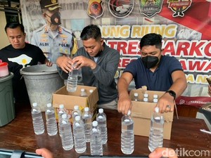 Sederet Fakta Miras Zimbel yang Renggut 9 Nyawa di Karawang