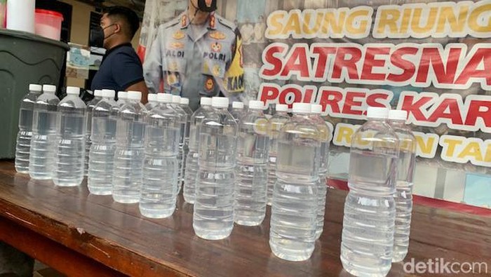 Penampakan miras oplosan Zimbel yang tewaskan 9 warga Karawang
