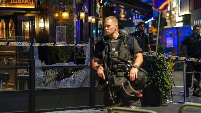 Penembakan Brutal di Norwegia Tewaskan 2 Orang Dua orang tewas dan 14 lainnya luka-luka, beberapa di antaranya serius, dalam penembakan brutal di dekat bar di Oslo tengah, Norwegia.
