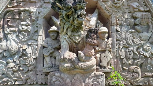 Pura Beji di Dusun Beji, Desa Sangsit, Kecamatan Sawan, Kabupaten Buleleng, Bali, tampak megah. Arsitektur dan ukirannya memanjakan mata.