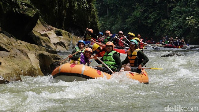 4 Hal Seru yang Wajib Dicoba Saat Rafting di Sungai Bah Bolon