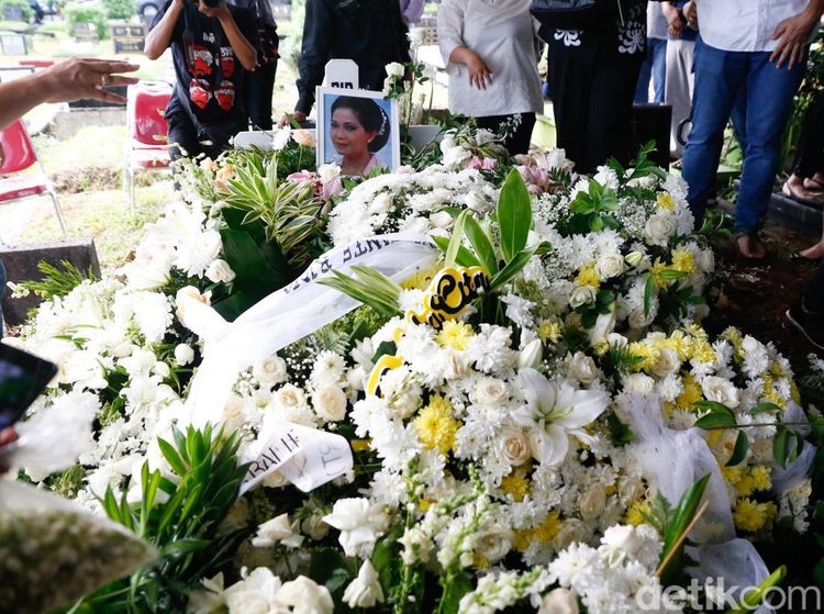 Rima Melati Menuju Tempat Peristirahatan Terakhir