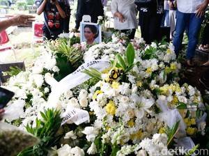 Top 5: Rima Melati Meninggal Dunia hingga Dewi Perssik Digugat Cerai