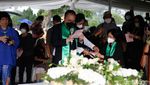 Rima Melati Menuju Tempat Peristirahatan Terakhir