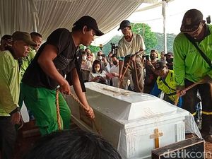 Hujan Iringi Pemakaman Rima Melati