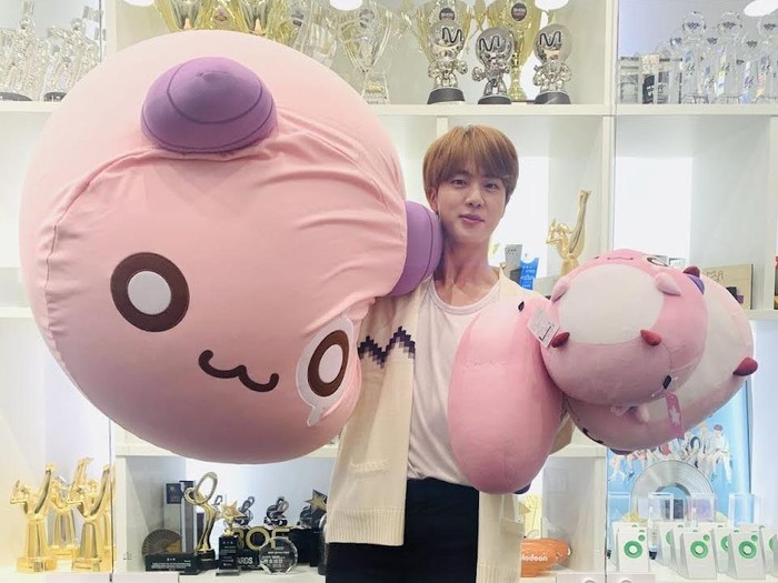 Roti MapleStory ludes terjual gegara Jin BTS