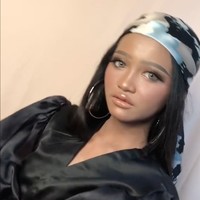 Setelah di makeup dan didandani, gadis tersebut pun  berubah dan terlihat manglingi. Beberapa netizen memuji dan menyebutnya jadi mirip dengan model internasional. Foto: TikTok/@panggilakunano