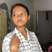 Video TikTok unggahan akun @panggilakunano belakangann menjadi viral dan mencuri atensi. Video tersebut memperlihatkan transformasi seorang gadis yang berkulit gelap jadi seperti model internasional. Hingga kini video tersebut telah ditayangkan lebih dari 2,7 juta kali. Foto: TikTok/@panggilakunano