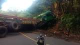Truk Kecelakaan Karena Gagal Menanjak, Jalur Trans Sulawesi Macet 6 Km