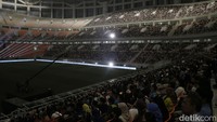 Di malam puncak HUT ke-495 Jakarta ini warga dihibur dengan tarian kolosal hingga penyanyi dan band ternama Indonesia.