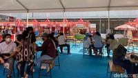 Area makan yang disediakan juga nyaman dan menerapkan protokol kesehatan. Ada tempat makan semi outdoor dan full outdoor. Foto: detikFood