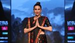 Letupan Pesona Karisma Kapoor di Usia 48 Tahun