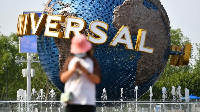 BEIJING, CHINA - JUNE 25: Tourists visit Universal Studios Beijing on the reopening day after a nearly two-month closure due to the recent COVID-19 resurgence on January 22, 2022 in Beijing, China. (Photo by VCG/VCG via Getty Images)