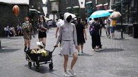 Kini para pengunjung mulai memadati lokasi.