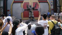 Atraksi-atraksi yang disuguhkan pun sanggup membuat pegunjung terkagum-kagum.