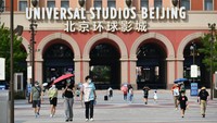 Ini suasana di dalam Universal Studio Beijing, China, yang kembali dibuka sejak, Sabtu (27/6/2022).