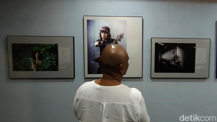 Fotografer Tjandra Moh Amin bersama dengan  Yayasan Syair Untuk Sahabat menggelar pameran foto bertajuk Explain di Kafe Digra, Cilandak Jakarta Selatan.