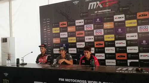 3 Pembalap Indonesia saat konferensi pers di Media Center Infront