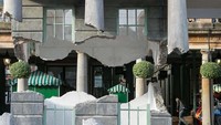 Lokasi gedung tersebut berada di Londons Covent Gardens East Piazza.