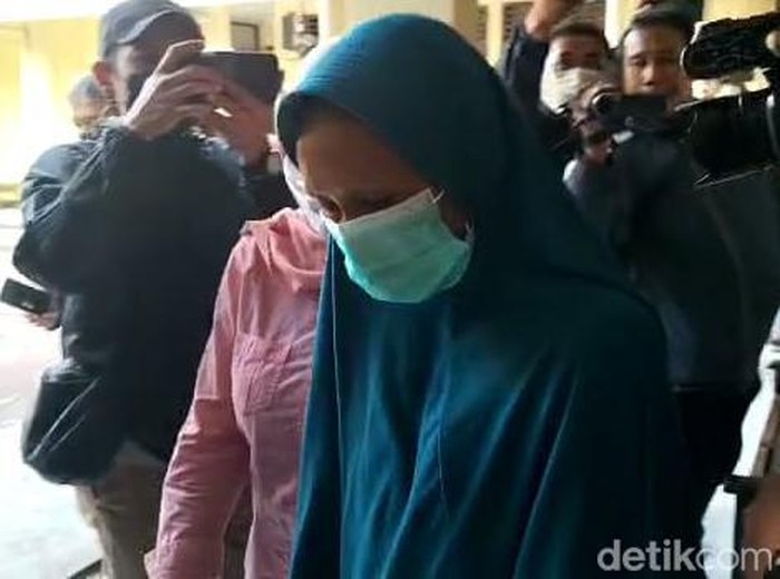 Eka Sari Yuni Hartini penganiaya bayinya hingga tewas di Surabaya