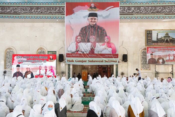 Emak-emak di Sulsel Zikir-Doa