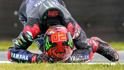 Foto: Saat Fabio Quartararo Mencium Aspal