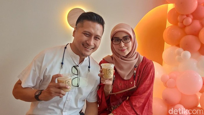 Fenita Arie dan Arie Untung buka bisnis bareng