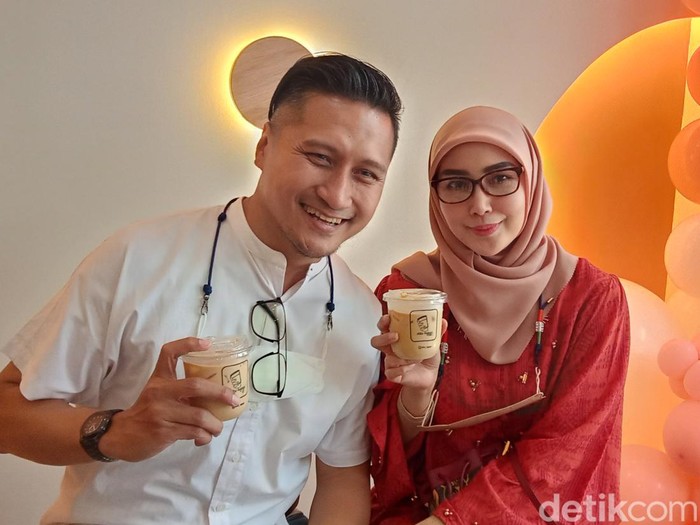 Fenita Arie dan Arie Untung buka bisnis bareng