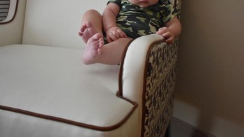 Bayinya tampak melayang. Foto: Brightside