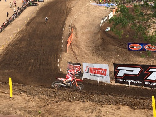 Gajser saat balapan di Sirkuit MXGP Samota, Minggu (26/6/2022).