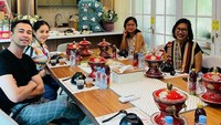  Raffi Ahmad dan Nagita Slavina juga pernah kedatangan petinggi dari salah satu perusahaan ojek online. Menu makanan untuk jamuannya saat itu disajikan dengan gaya Chinese food. Foto: Instagram/raffinagita1717