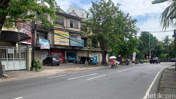 Pada Februari 2019, Gubernur Jawa Timur Soekarwo dua nama jalan di Surabaya. Dua jalan itu yakni Jalan Sunda dan Prabu Siliwangi.
