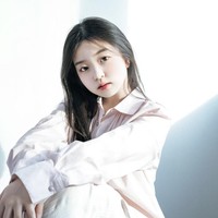 Ialah Kim Yoon Hee yang viral menjadi perbincangan di forum komunitas Korea. Dia berperan sebagai Yoon Hee, anak SD yang dirundung anak-anak seumurannya. Foto: dok. Instagram @unis_xx