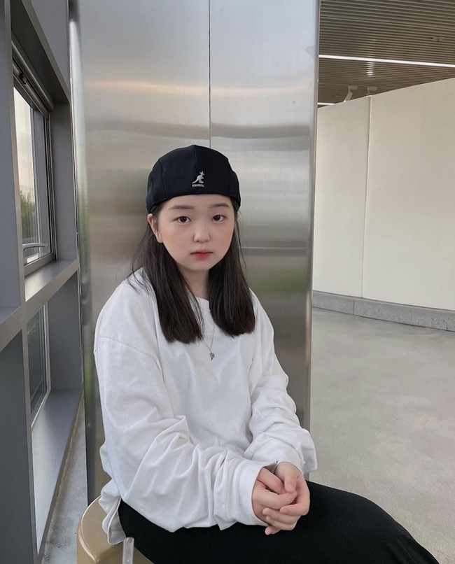 Aktris kelahiran 2001 itu sebelumnya telah membintangi sejumlah web drama garapan CheezeFilm seperti 187cm vs 185cm, Pepero Was Taken Away on Pepero Day, A Short Friend, dan 187cm 151cm Bully. Foto: dok. Instagram @unis_xx