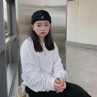 Aktris kelahiran 2001 itu sebelumnya telah membintangi sejumlah web drama garapan CheezeFilm seperti 187cm vs 185cm, Pepero Was Taken Away on Pepero Day, A Short Friend, dan 187cm 151cm Bully. Foto: dok. Instagram @unis_xx