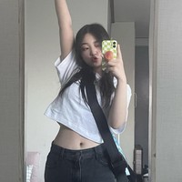 Sang aktris pun menuai pujian karena paras cantik dan kemampuan aktingnya. Pasalnya Kim Yoon Hee terlihat menggemaskan dengan mata yang besaar dan pipi yang chubby. Foto: dok. Instagram @unis_xx