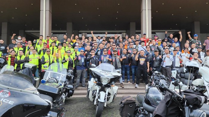 Komunitas Motor Besar Indonesia (MBI) berkunjung ke pabrik PT Dirgantara Indonesia